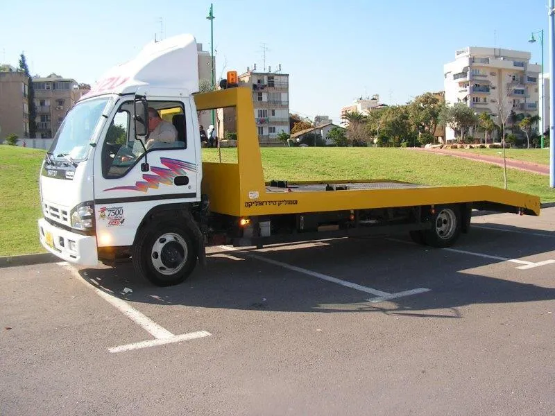 גרר אזולאי | שירותי גרירה וחילוץ 24/7 במרכז | חילוץ שטח ורכב כבד